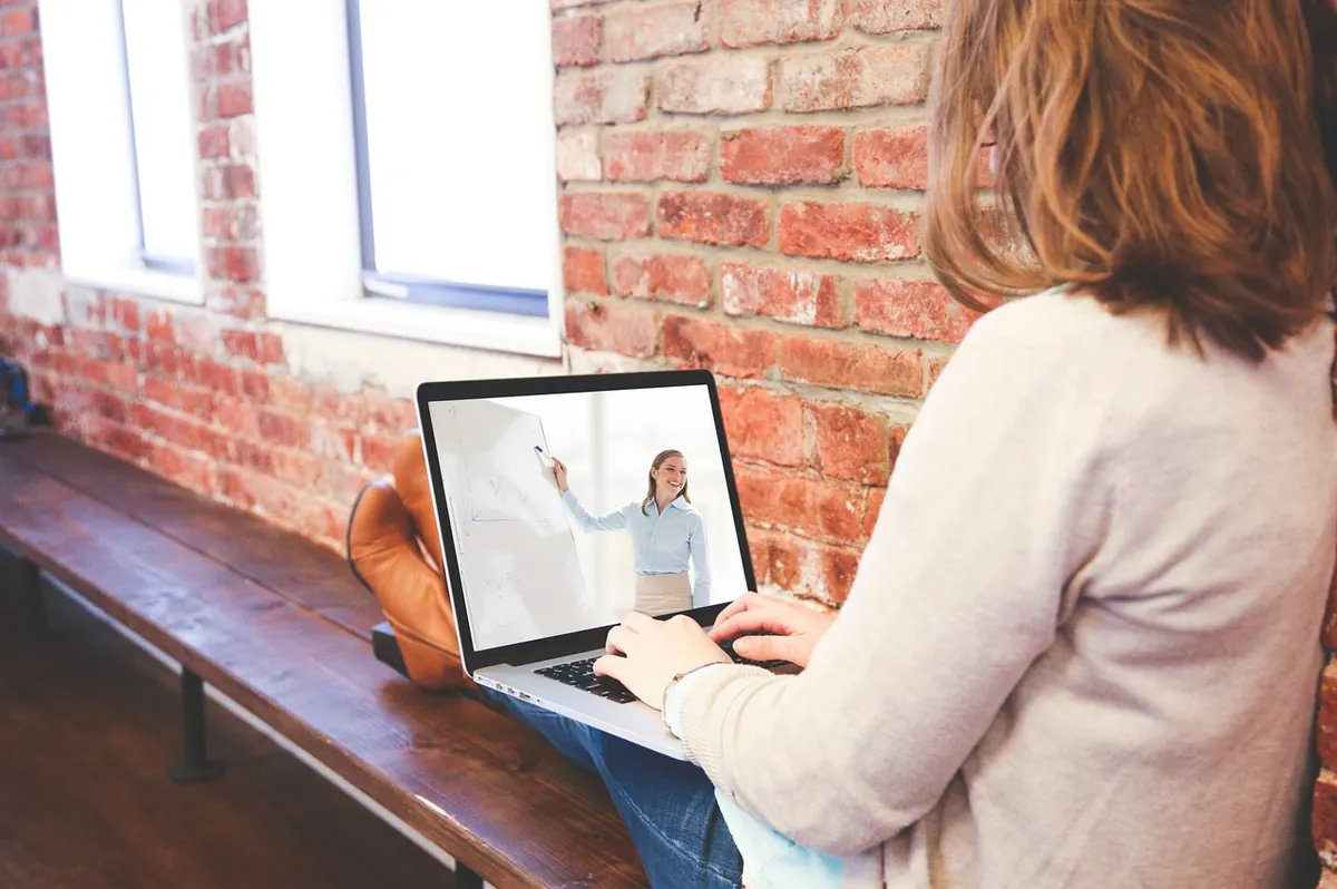 The 15-Point Video Interview Checklist: Tech, Lighting, and Answers